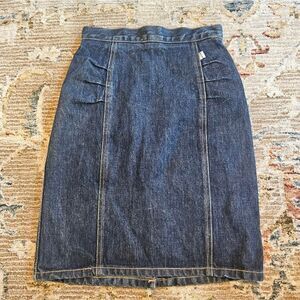 Vintage Guess jean skirt sz 26, excellent condition! Total length 20.50"